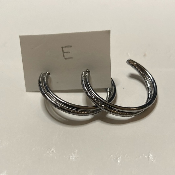 *BOGO FREE* Silver hoops with a ridge of sparkle - Picture 1 of 3